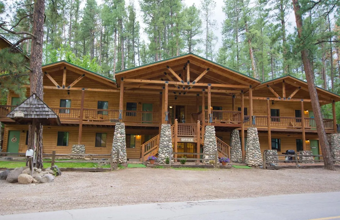 Upper Canyon Inn & Cabins-1